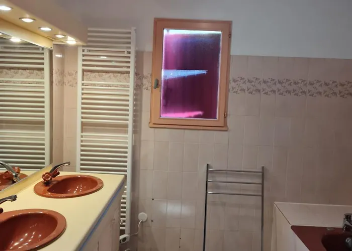 Le De La Bourges Holiday home